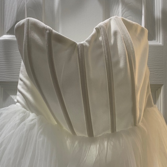 Lulus Large NWT Enchantment Elegant White Strapless Dress w Tulle Tiered Skirt - Picture 8 of 9